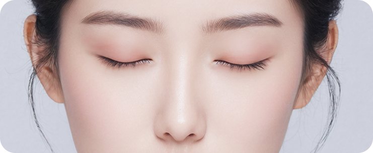 눈을 감은 여성 얼굴